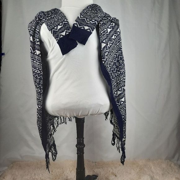 Charlotte Russe edge long sleeve fringe geometric print navy white small acrylic - Picture 9 of 11